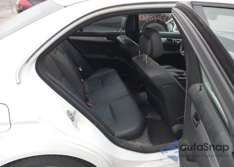 2013 Mercedes-Benz C 300 Sport 4Matic z USA, uszkodzony, nr VIN WDDGF8AB0DG150799